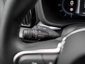 Volvo  B4 Momentum Pro NAVI W-LAN FACEL. LED 360°