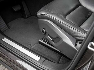 Volvo  B4 Momentum Pro NAVI W-LAN FACEL. LED 360°