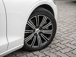 Volvo  T8 Core Recharge Plug-In Hybrid AWD