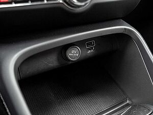 Volvo  T3 Momentum KLIMA PDC SHZ NAVI W-LAN LED