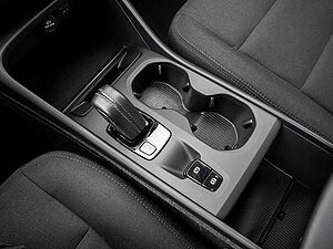 Volvo  T3 Momentum KLIMA PDC SHZ NAVI W-LAN LED