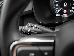 Volvo  T3 Momentum KLIMA PDC SHZ NAVI W-LAN LED