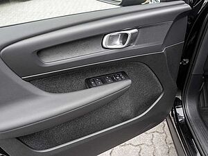 Volvo  T3 Momentum KLIMA PDC SHZ NAVI W-LAN LED