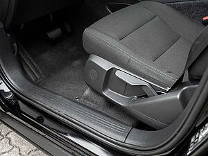 Volvo  T3 Momentum KLIMA PDC SHZ NAVI W-LAN LED