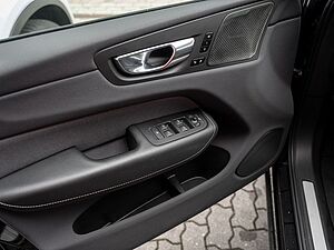 Volvo  T8 R-Design Recharge Plug-In Hybrid AWD