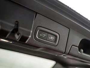 Volvo  T8 R-Design Recharge Plug-In Hybrid AWD