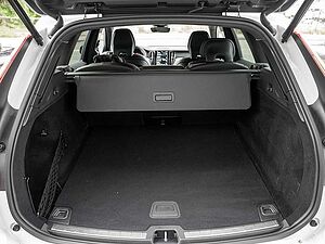 Volvo  B4 Plus Dark