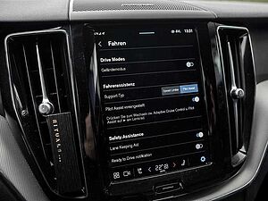 Volvo  B4 Plus Dark H/K NAVI W-LAN ACC FACEL. LED