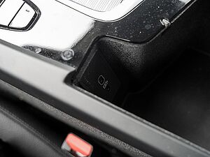 Volvo  B4 Plus Dark H/K NAVI W-LAN ACC FACEL. LED