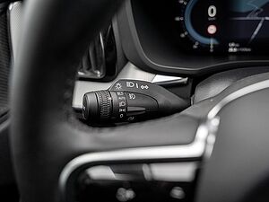 Volvo  B4 Plus Dark H/K NAVI W-LAN ACC FACEL. LED