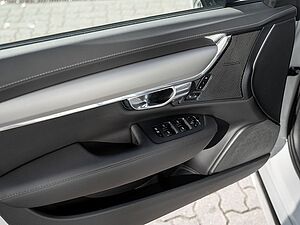 Volvo  T8 AWD Plus Dark