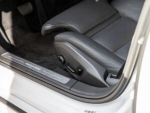 Volvo  T8 AWD Plus Dark