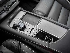 Volvo  Ultimate Dark AWD