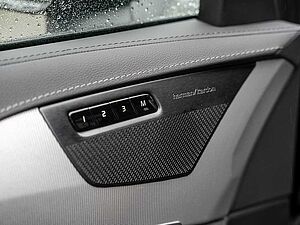 Volvo  Ultimate Dark AWD