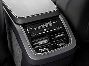 Volvo  Ultimate Dark AWD