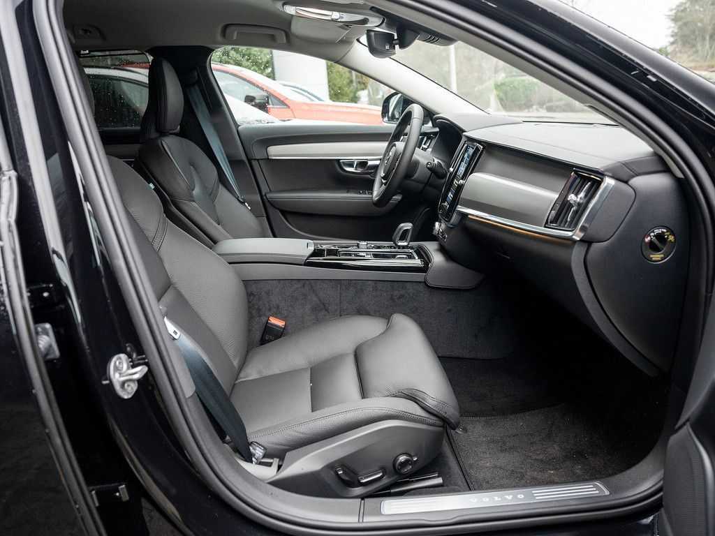 Volvo  T6 AWD Recharge Plus Dark Recharge