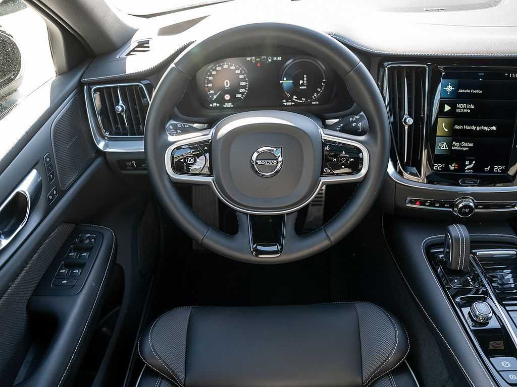 Volvo  T6 AWD Recharge R-Design