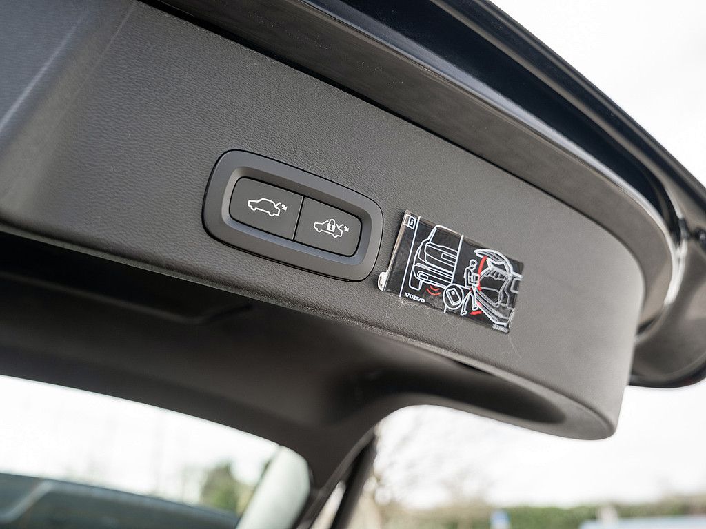 Volvo  T4 Recharge Inscription Expression