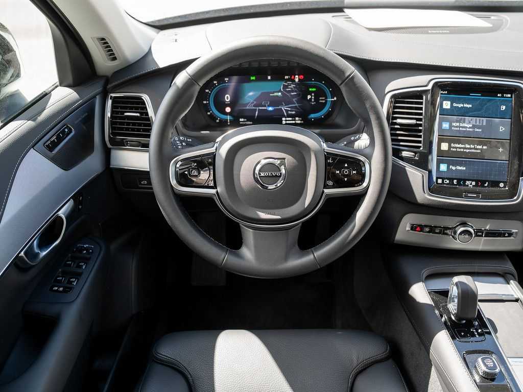 Volvo  T8 AWD Plus Dark
