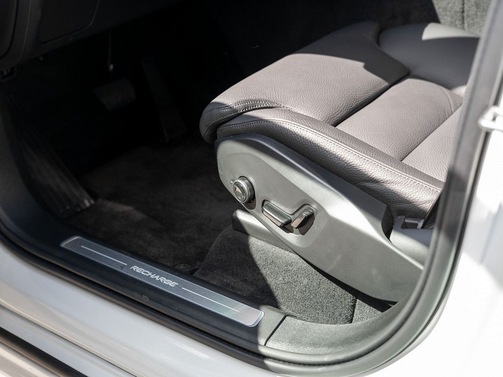 Volvo  T8 AWD Plus Dark