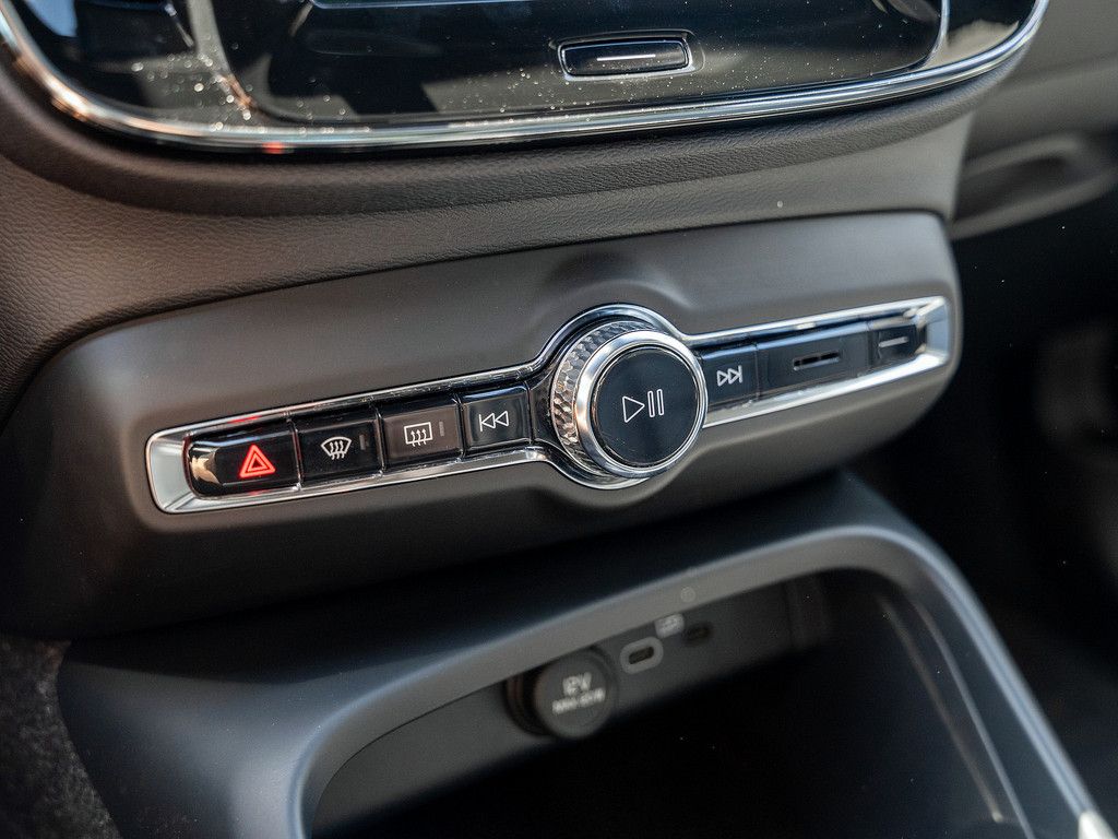 Volvo  R Design Recharge Pure Electric AWD