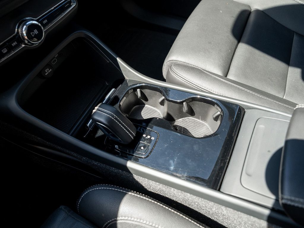 Volvo  R Design Recharge Pure Electric AWD