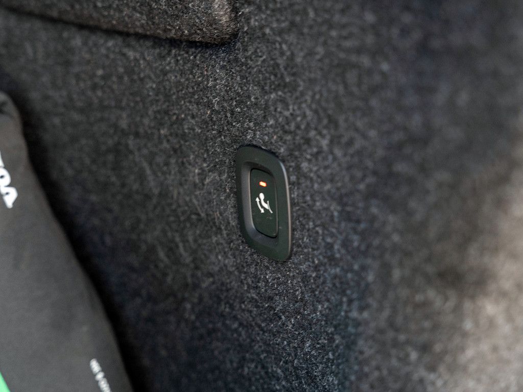 Volvo  R Design Recharge Pure Electric AWD
