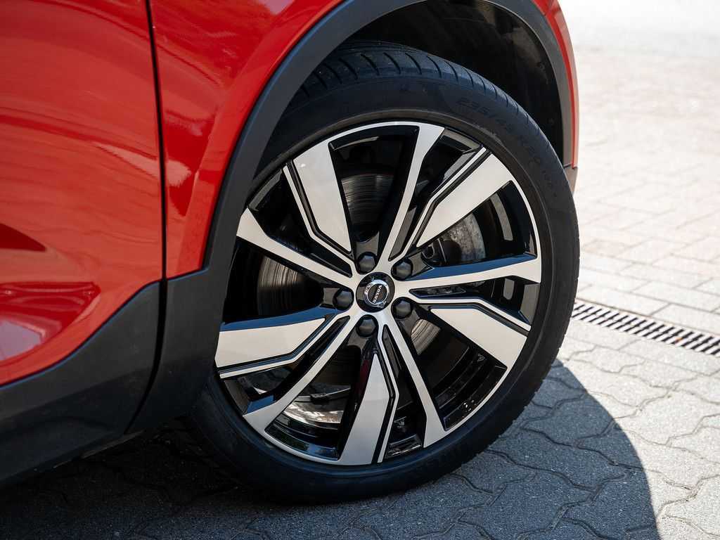 Volvo  R Design Recharge Pure Electric AWD