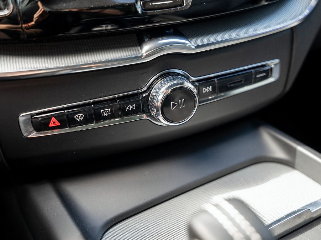 Volvo  T6 Recharge R-Design AWD