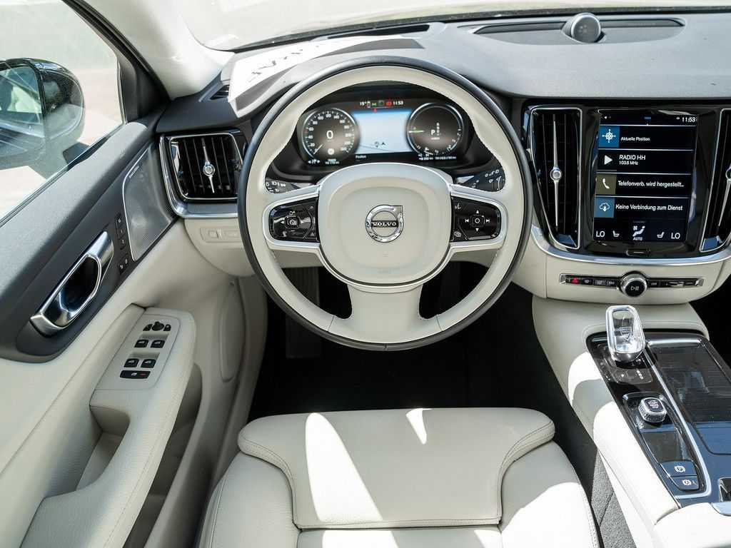 Volvo  T6 AWD Plus Bright