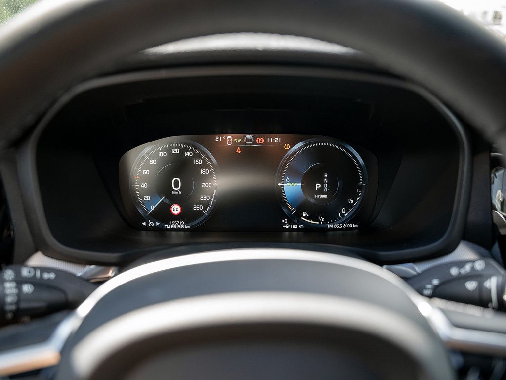 Volvo  T6 AWD Recharge Plus Dark