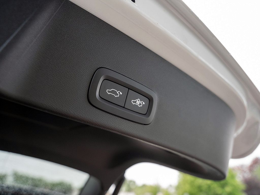 Volvo  T2 Plus Dark