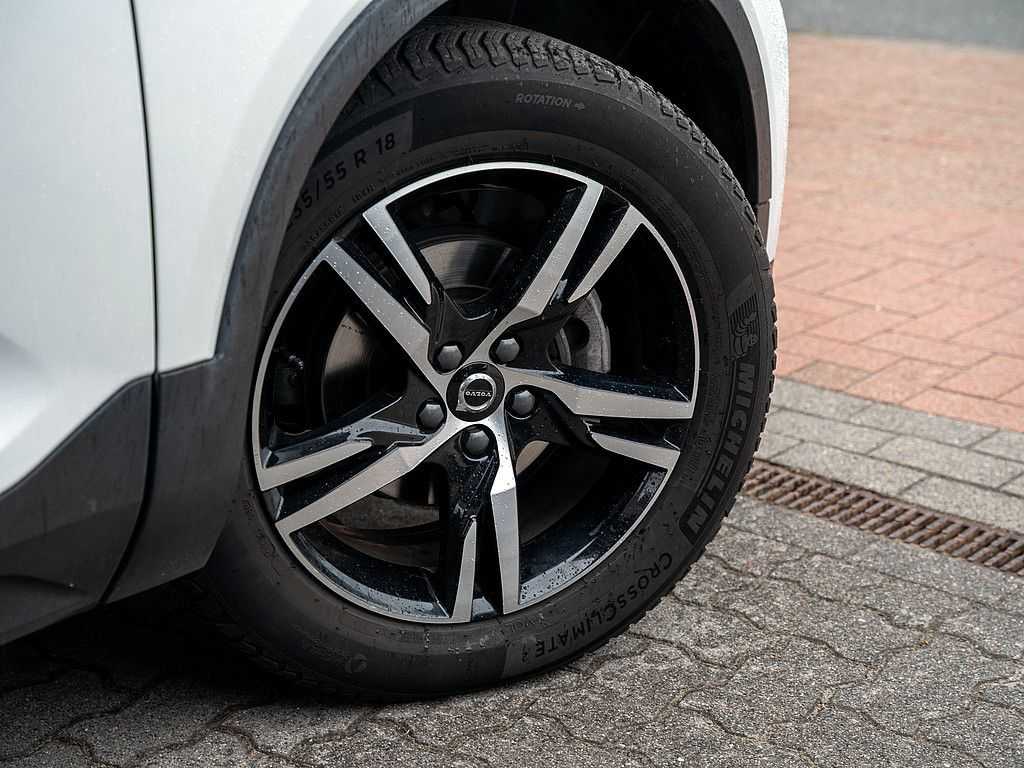 Volvo  T2 Plus Dark