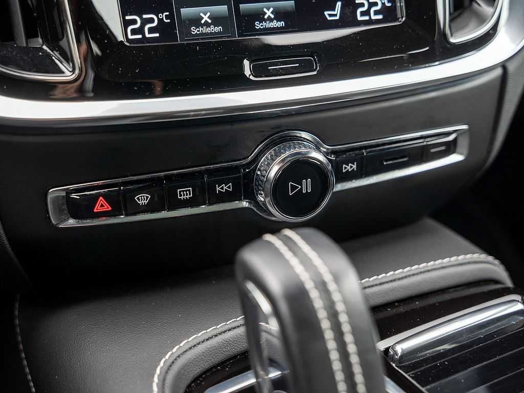 Volvo  T6 AWD Recharge R-Design