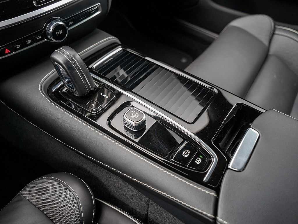 Volvo  T6 AWD Recharge R-Design
