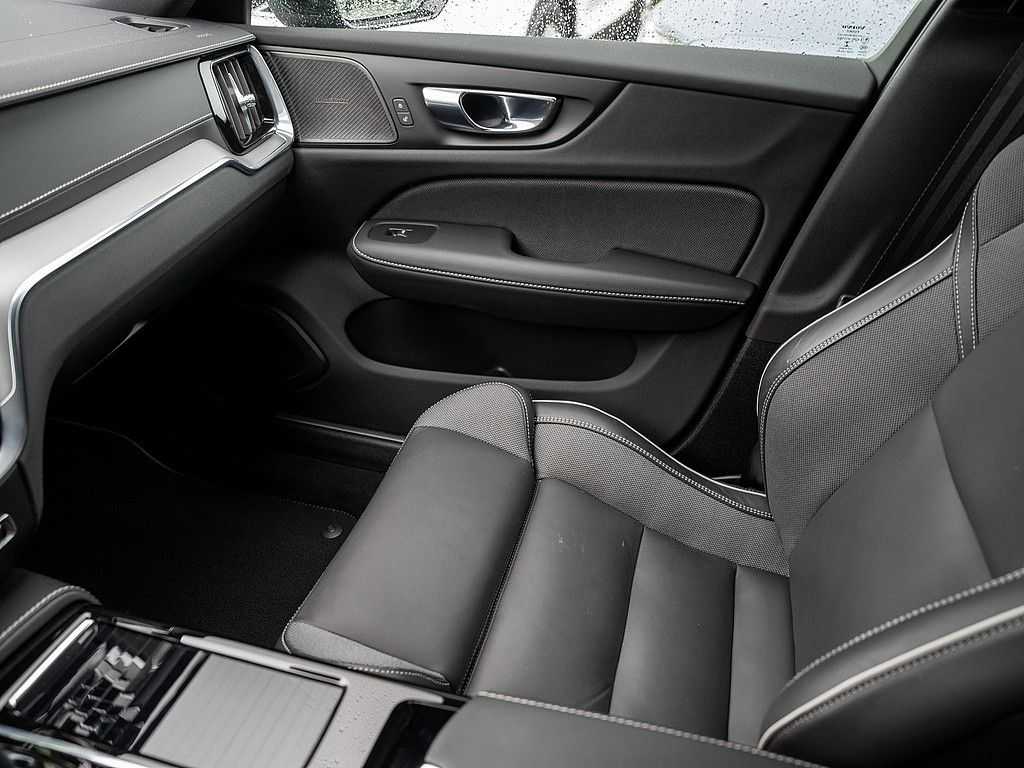 Volvo  T6 AWD Recharge R-Design