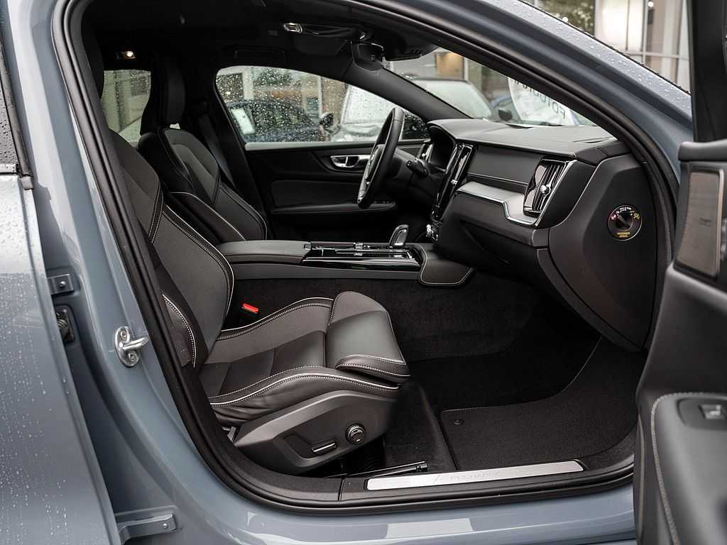 Volvo  T6 AWD Recharge R-Design
