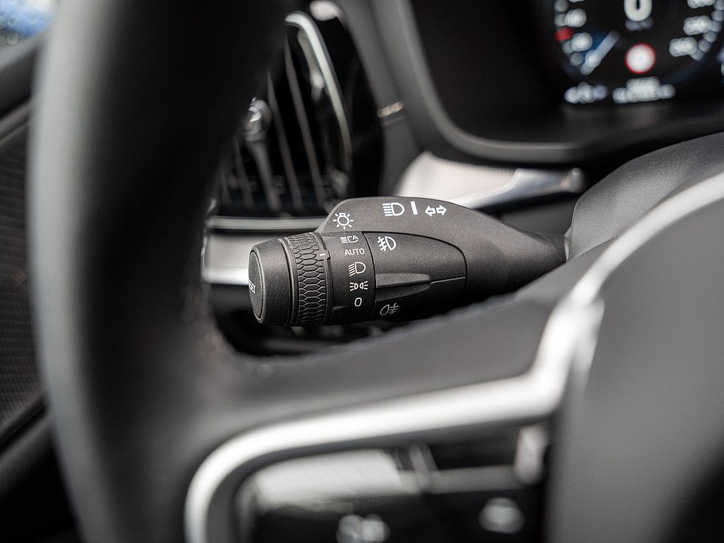 Volvo  T6 AWD Recharge R-Design