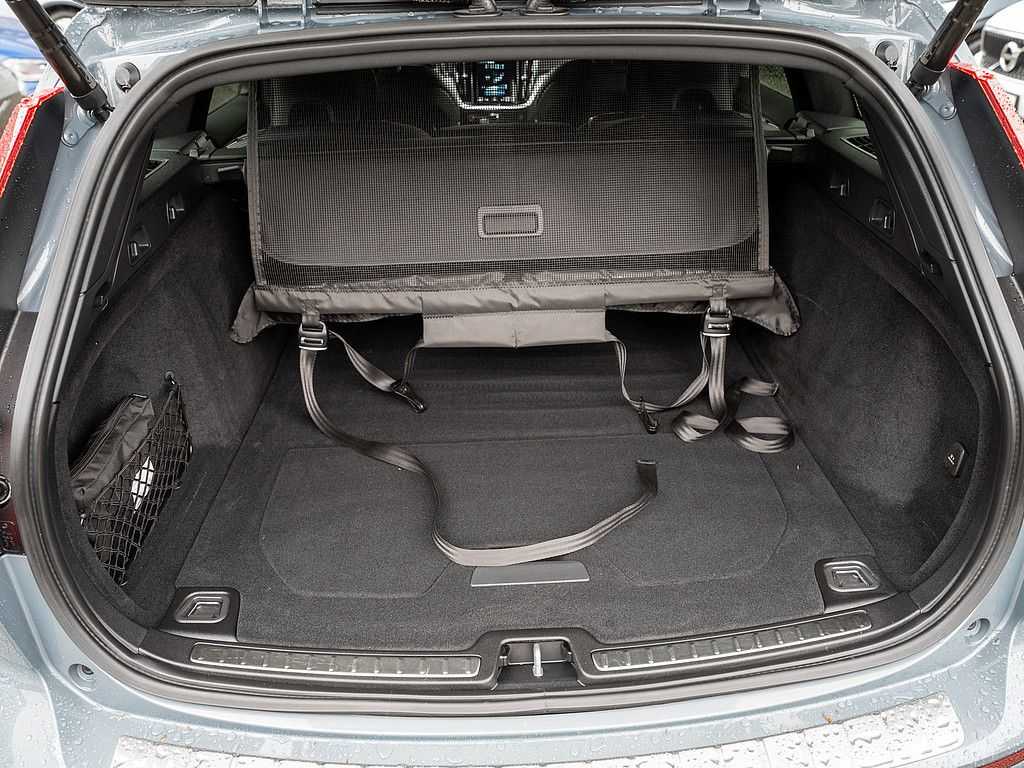 Volvo  T6 AWD Recharge R-Design