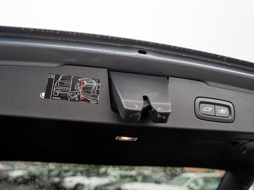 Volvo  T6 AWD Recharge R-Design