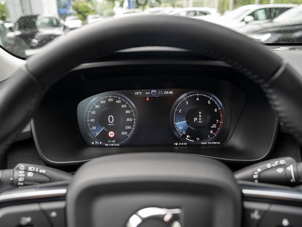 Volvo  T3 Momentum Pro