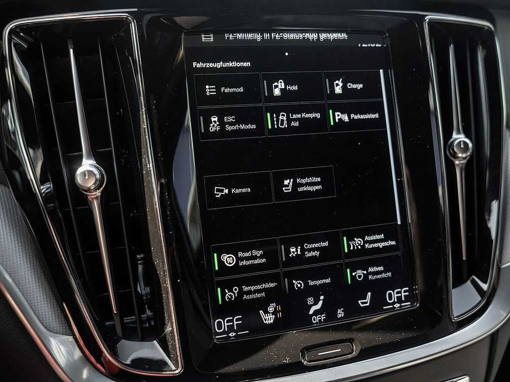 Volvo  T8 Recharge Plus Dark AWD