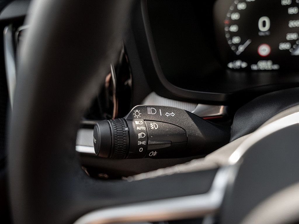 Volvo  T8 Recharge Plus Dark AWD