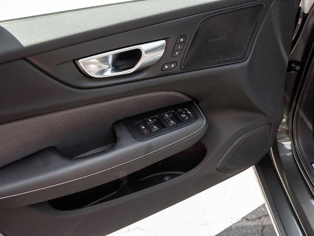 Volvo  T8 Recharge Plus Dark AWD