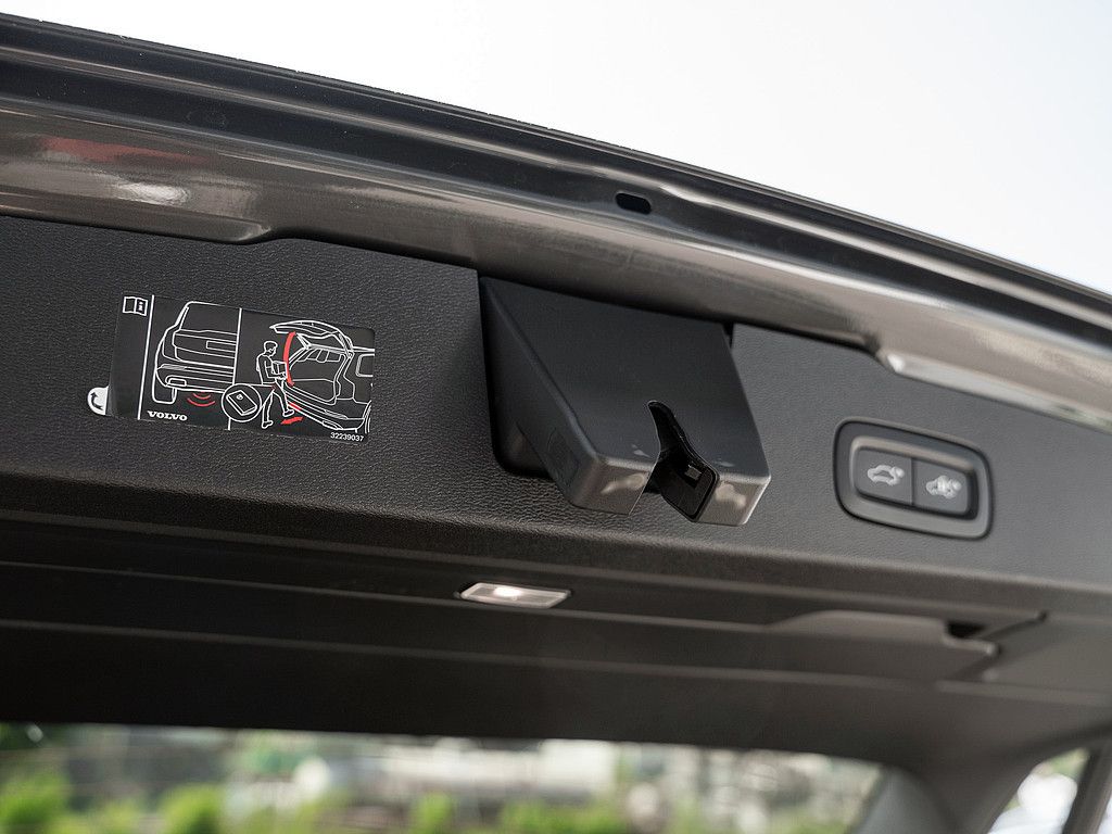 Volvo  T8 Recharge Plus Dark AWD