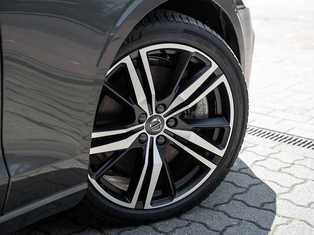 Volvo  T8 Recharge Plus Dark AWD