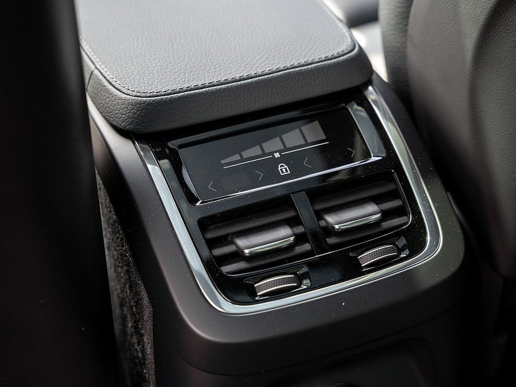 Volvo  T8 AWD Inscription Expression