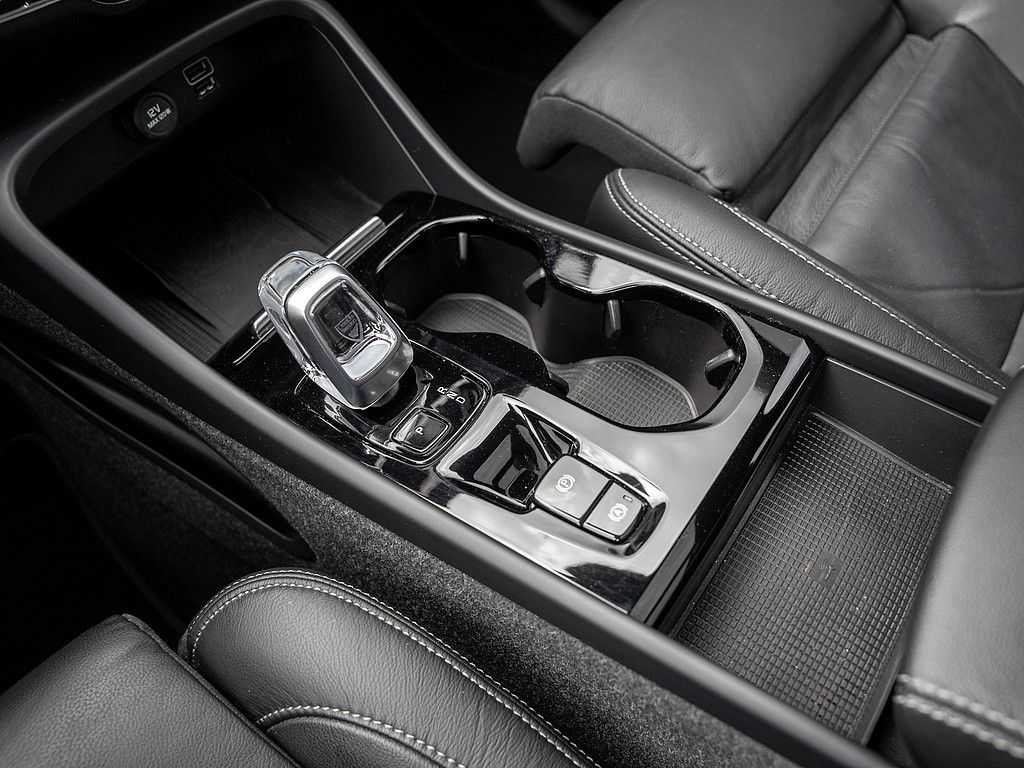 Volvo  T5 Ultimate Dark Recharge Plug-In Hybrid 2W