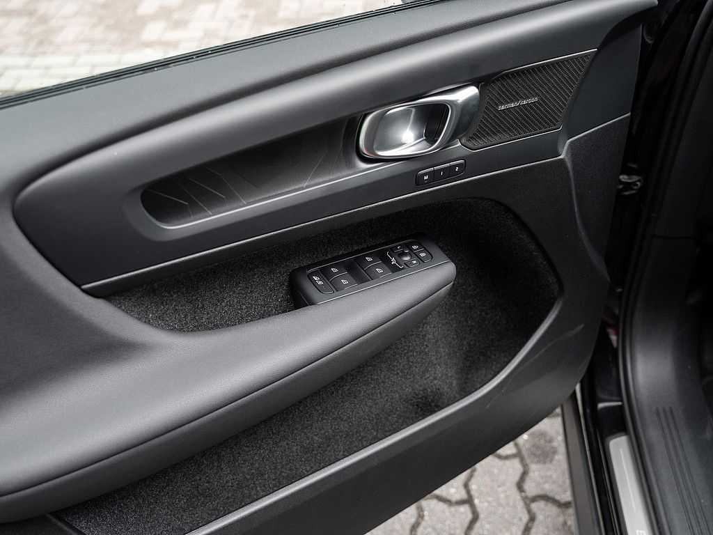 Volvo  Performance AWD Ultra Dark LED PANO 360°