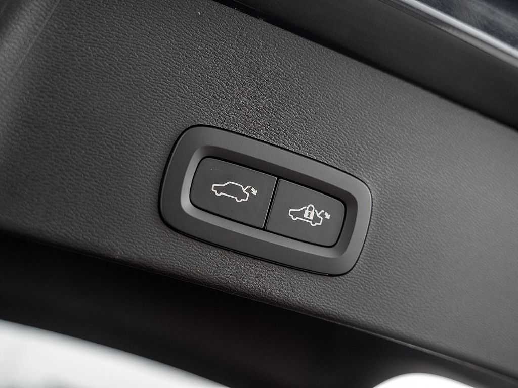 Volvo  Performance AWD Ultra Dark LED PANO 360°